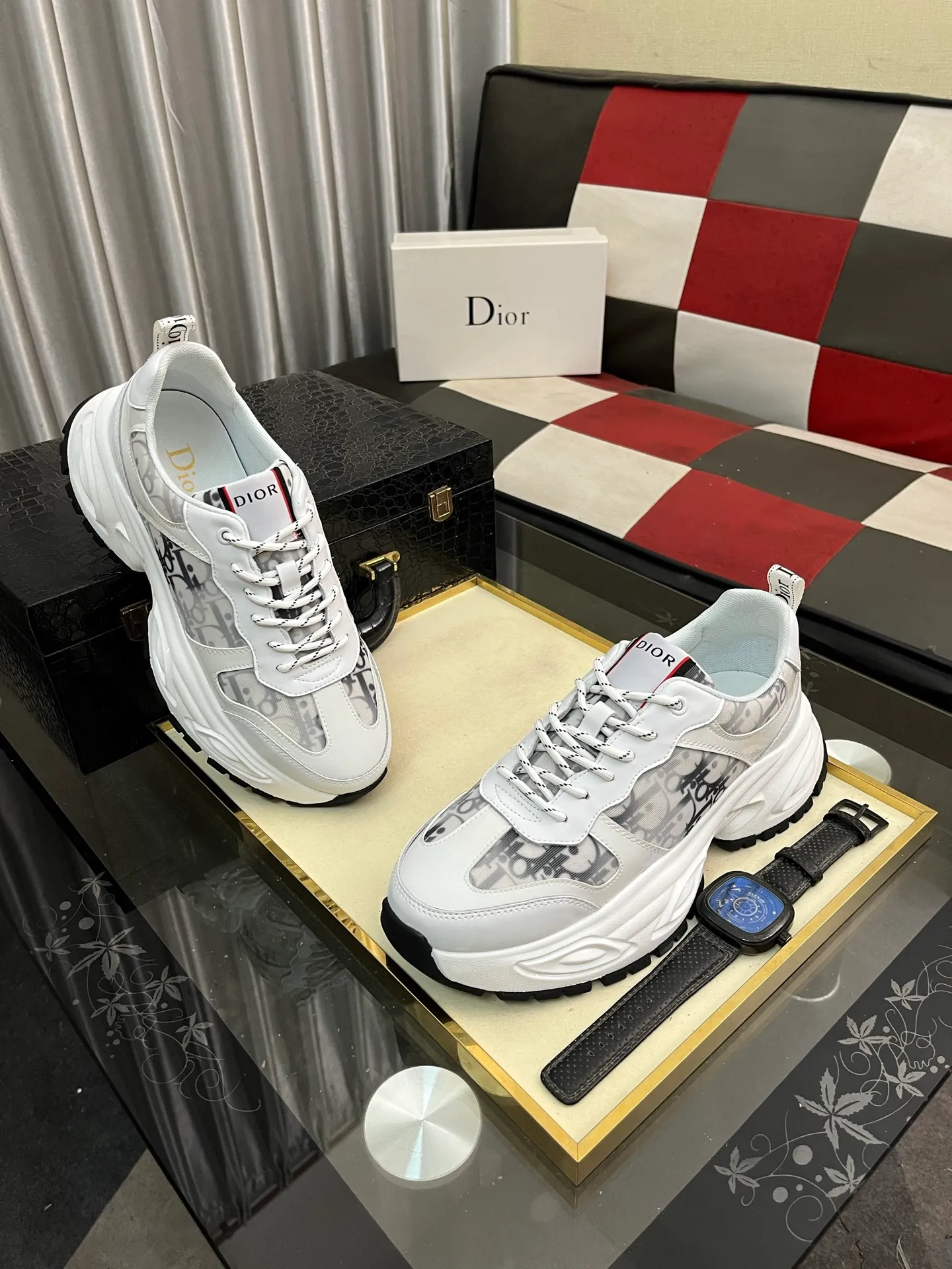 Men's men's shoes 💰458⌚️⌚️Dior's new 🆕low-cut casual sneakers, made of breathable mesh, with brand signature details on the shoe collar to enhance style. Fashionable and versatile, it can complement any look. With a sophisticated design that is both dynamic and modern, this new must-have shoe adds a new dimension to Dior's legacy, displaying modern elegance. Men's shoes 38-44 2️⃣ colors available